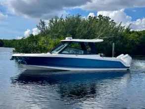 Thumbnail von Boston Whaler 330 Vantage