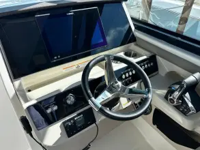 Thumbnail von Boston Whaler 330 Vantage