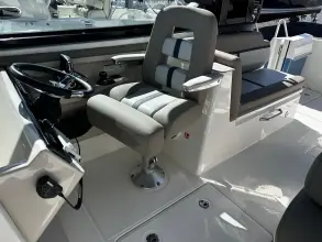 Thumbnail von Boston Whaler 330 Vantage