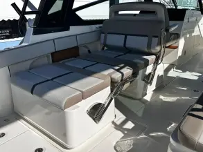 Thumbnail von Boston Whaler 330 Vantage
