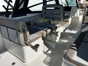 Thumbnail von Boston Whaler 330 Vantage