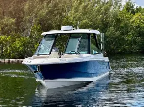 Thumbnail von Boston Whaler 330 Vantage