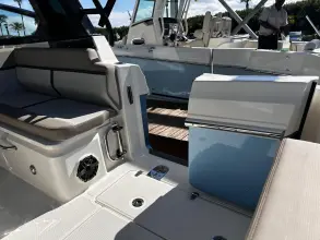 Thumbnail von Boston Whaler 330 Vantage