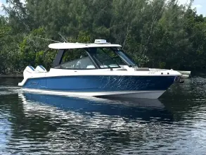 Thumbnail von Boston Whaler 330 Vantage