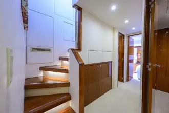 Thumbnail von Hatteras 80 Enclosed Bridge Skylounge SAPPHIRE