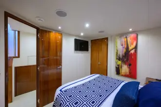 Thumbnail von Hatteras 80 Enclosed Bridge Skylounge SAPPHIRE