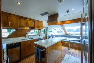 Thumbnail von Hatteras 80 Enclosed Bridge Skylounge SAPPHIRE