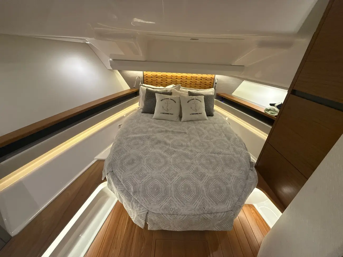 Thumbnail von Tiara Yachts 48LS