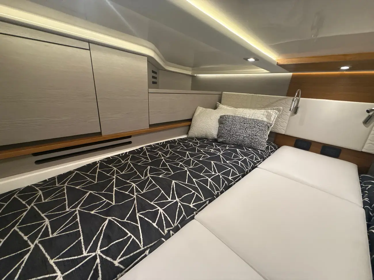 Thumbnail von Tiara Yachts 48LS