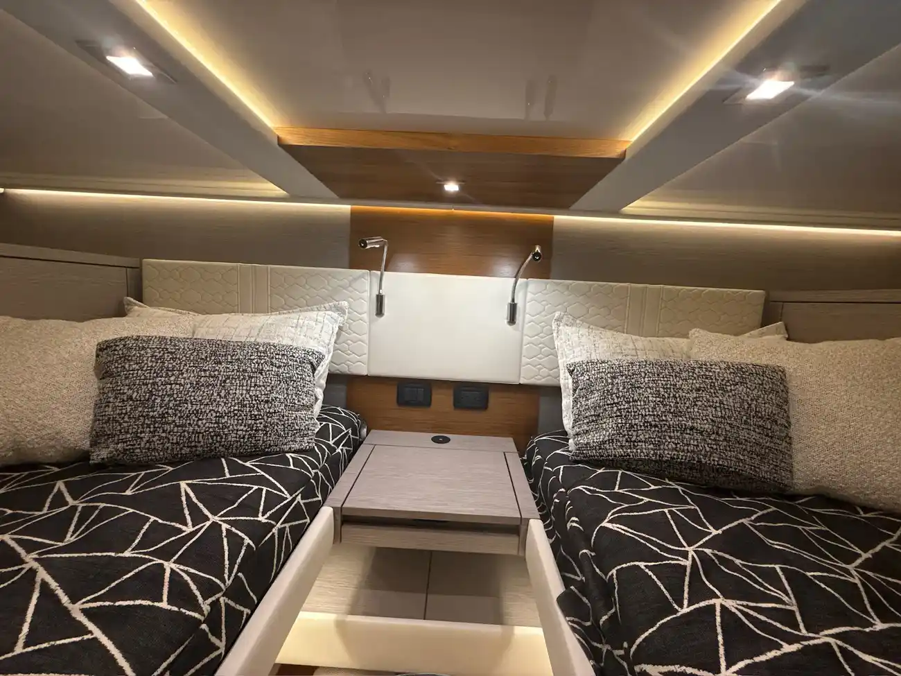 Thumbnail von Tiara Yachts 48LS