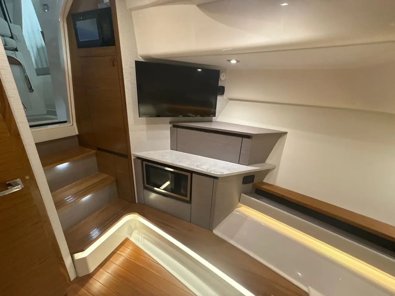 Thumbnail von Tiara Yachts 48LS