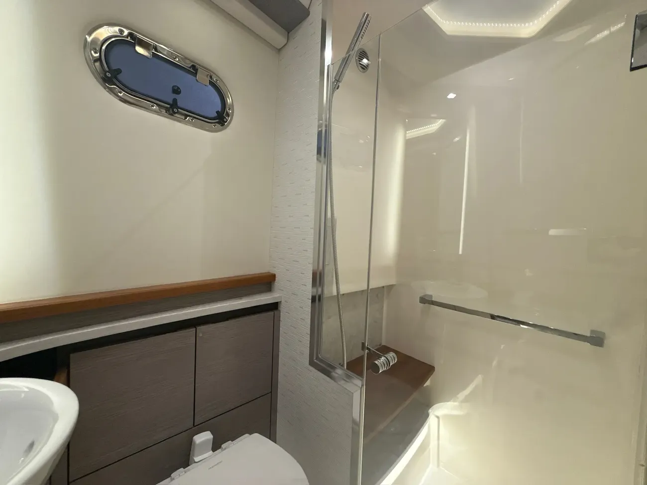 Thumbnail von Tiara Yachts 48LS