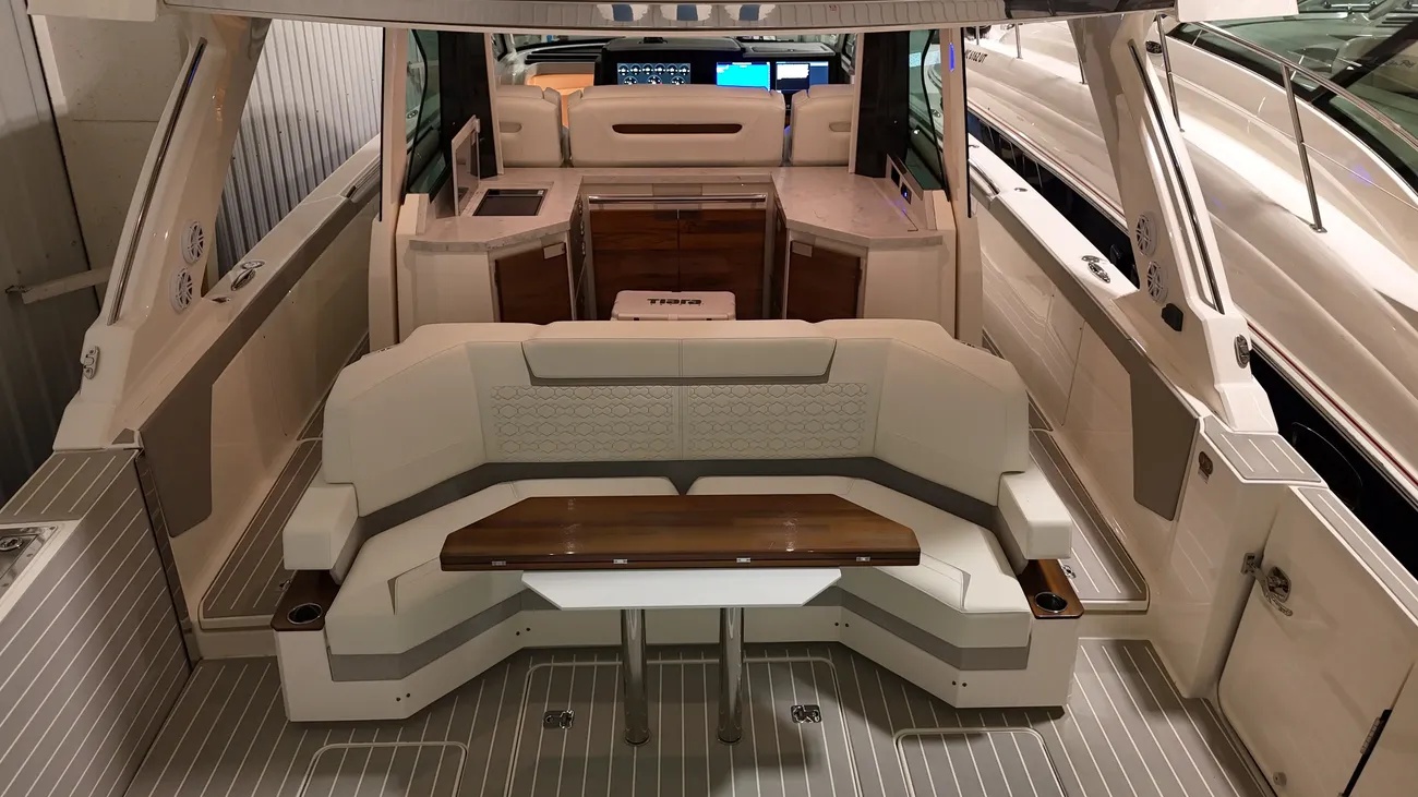 Thumbnail von Tiara Yachts 48LS