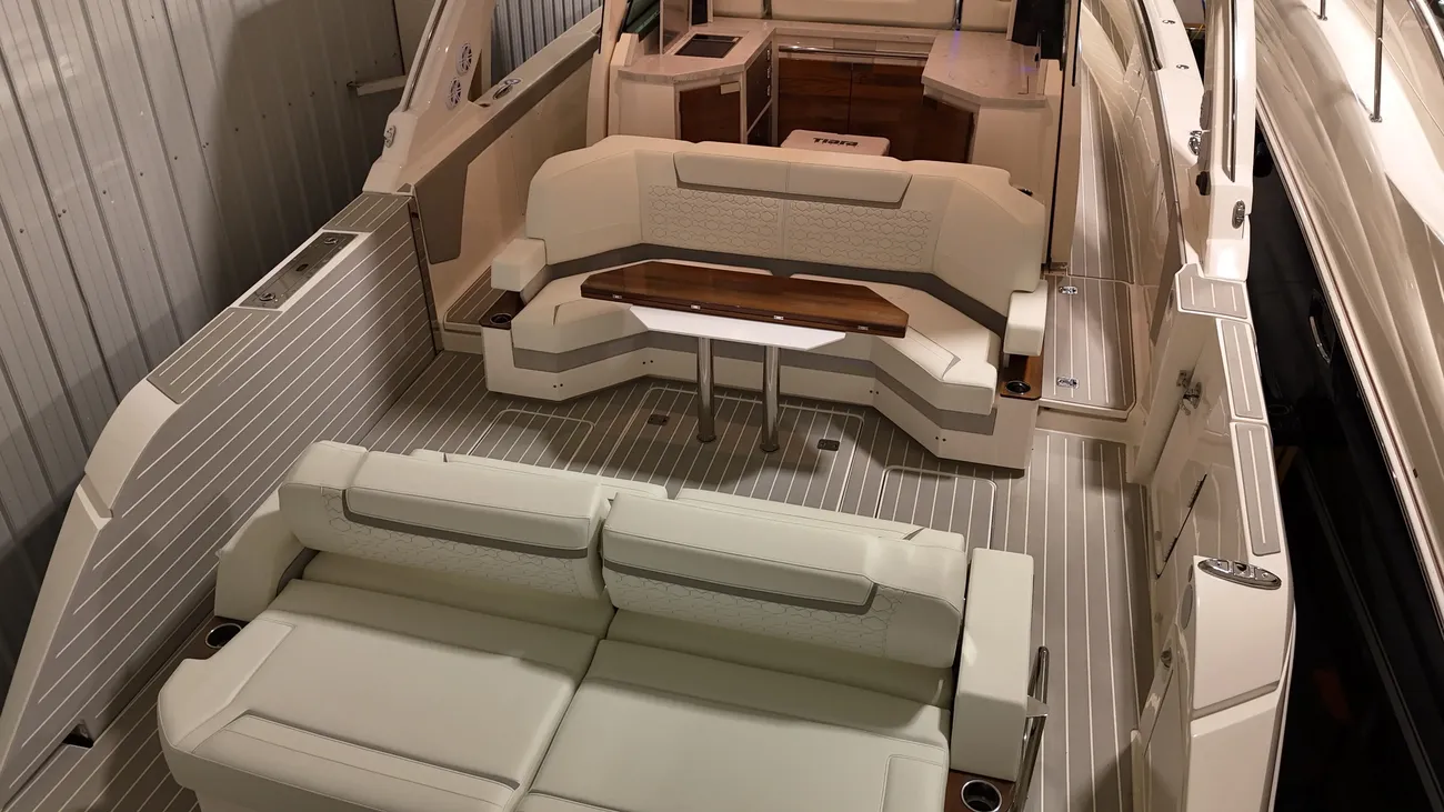 Thumbnail von Tiara Yachts 48LS