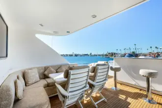 Thumbnail von Horizon Motor Yachts Custom 98 Tri-Deck REVERIE