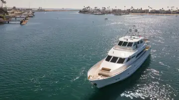 Thumbnail von Horizon Motor Yachts Custom 98 Tri-Deck REVERIE