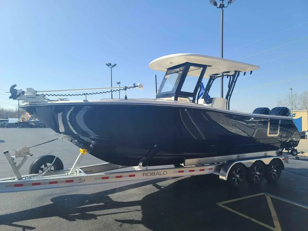 Robalo R270