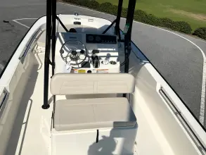 Thumbnail von Boston Whaler 190 Montauk