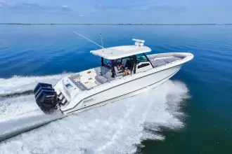 Thumbnail von Boston Whaler 380 Outrage