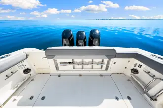 Thumbnail von Boston Whaler 380 Outrage