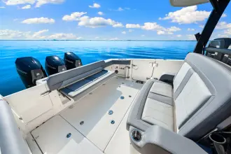 Thumbnail von Boston Whaler 380 Outrage