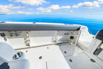 Thumbnail von Boston Whaler 380 Outrage