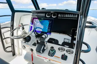 Thumbnail von Boston Whaler 380 Outrage