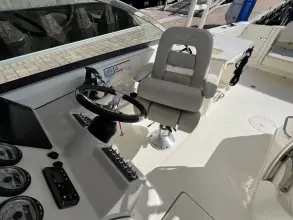 Thumbnail von Boston Whaler 270 Vantage