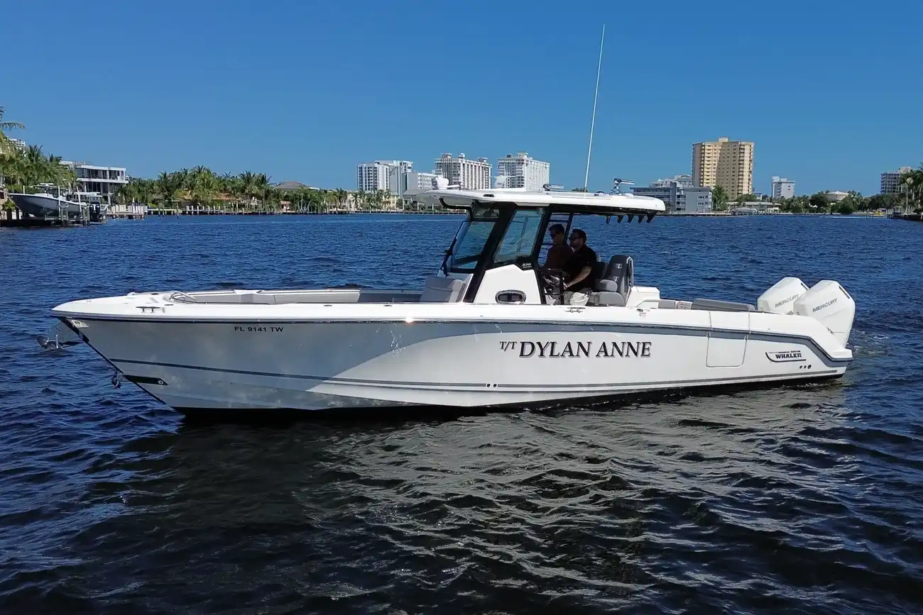 Boston Whaler 330 Outrage