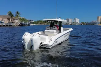 Thumbnail von Boston Whaler 330 Outrage