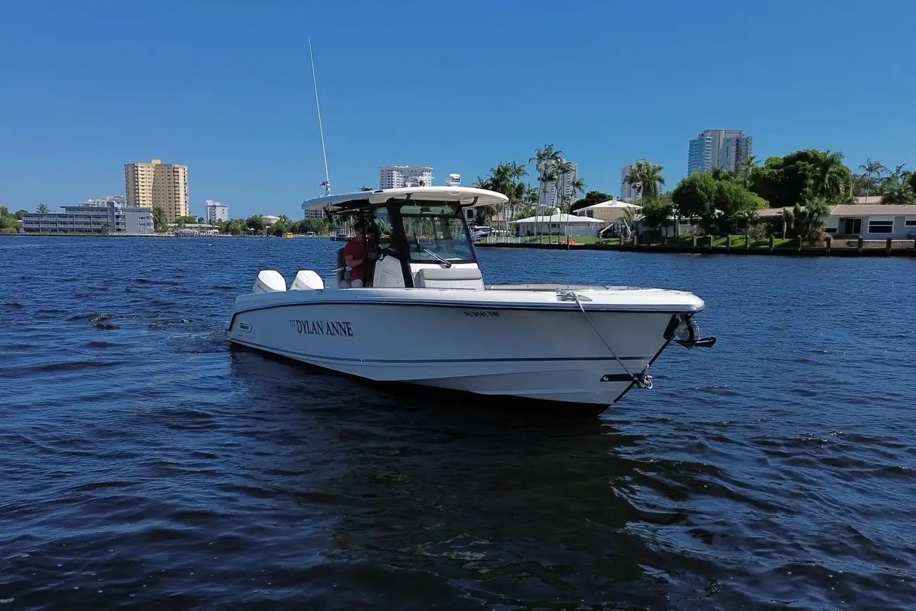 Thumbnail von Boston Whaler 330 Outrage
