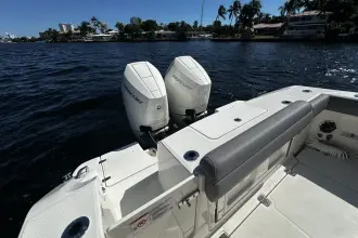 Thumbnail von Boston Whaler 330 Outrage