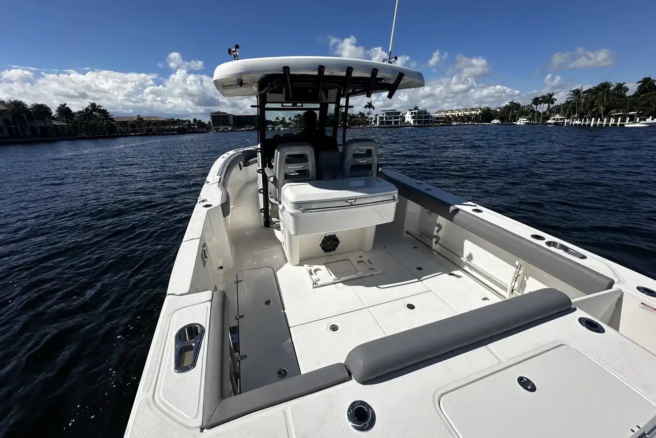 Thumbnail von Boston Whaler 330 Outrage
