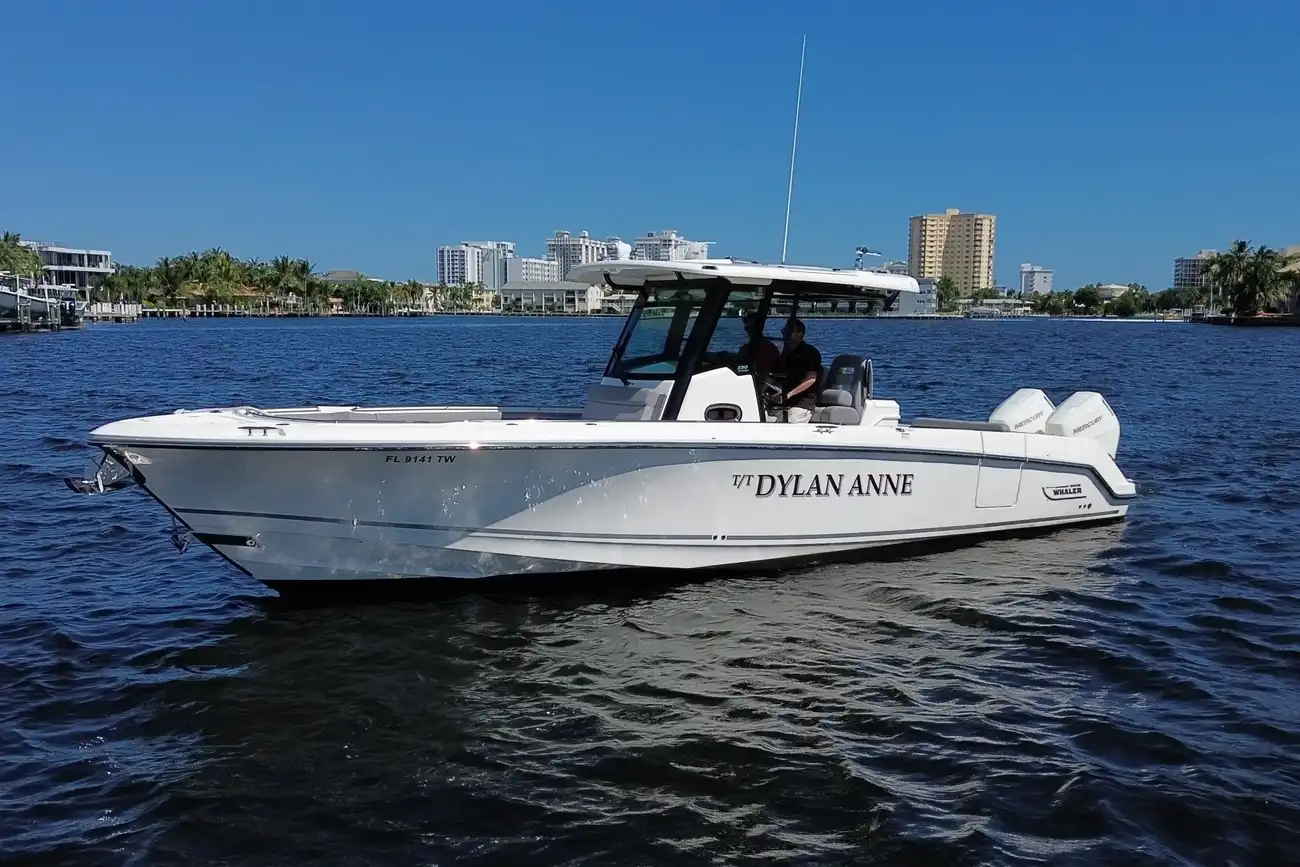 Thumbnail von Boston Whaler 330 Outrage