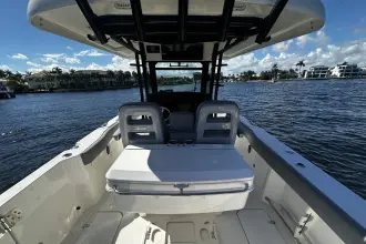 Thumbnail von Boston Whaler 330 Outrage
