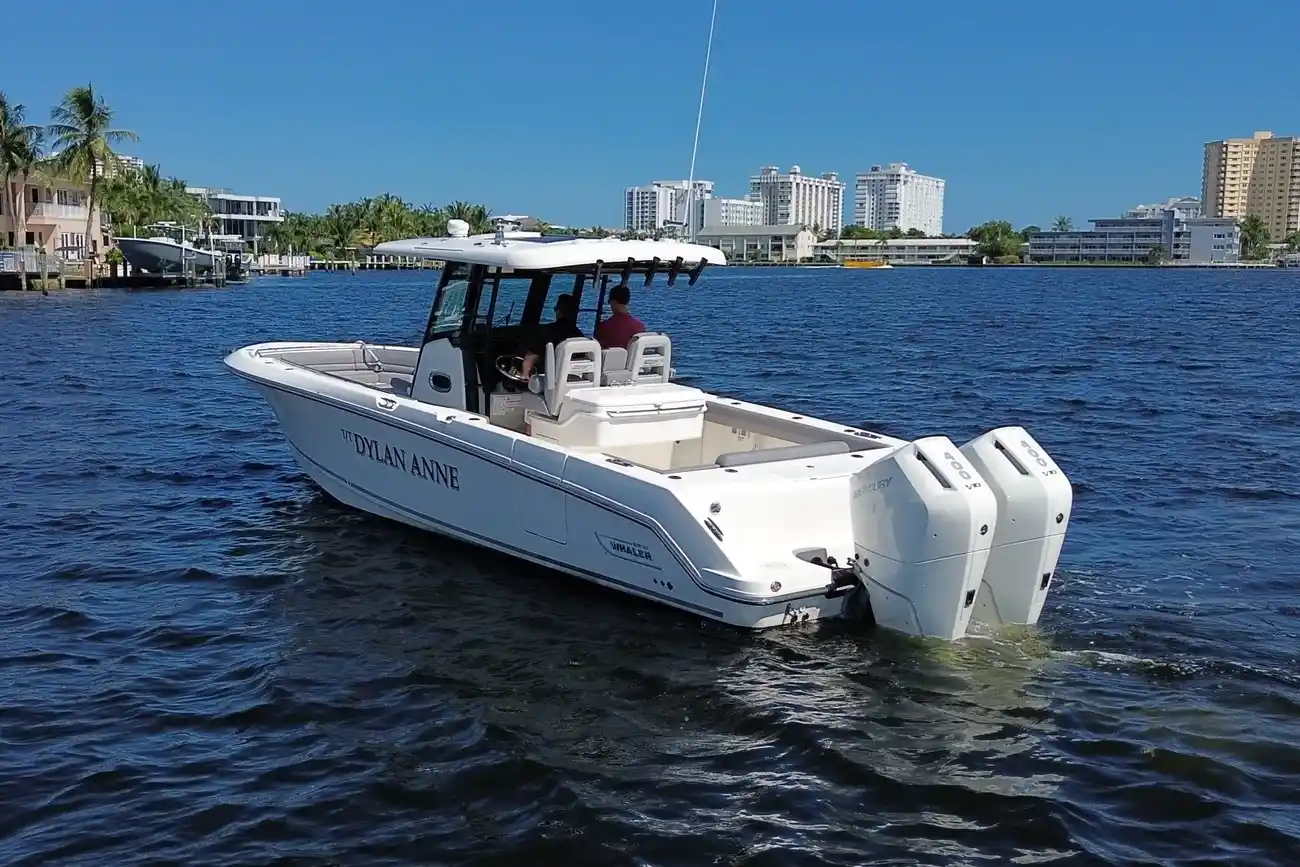 Thumbnail von Boston Whaler 330 Outrage