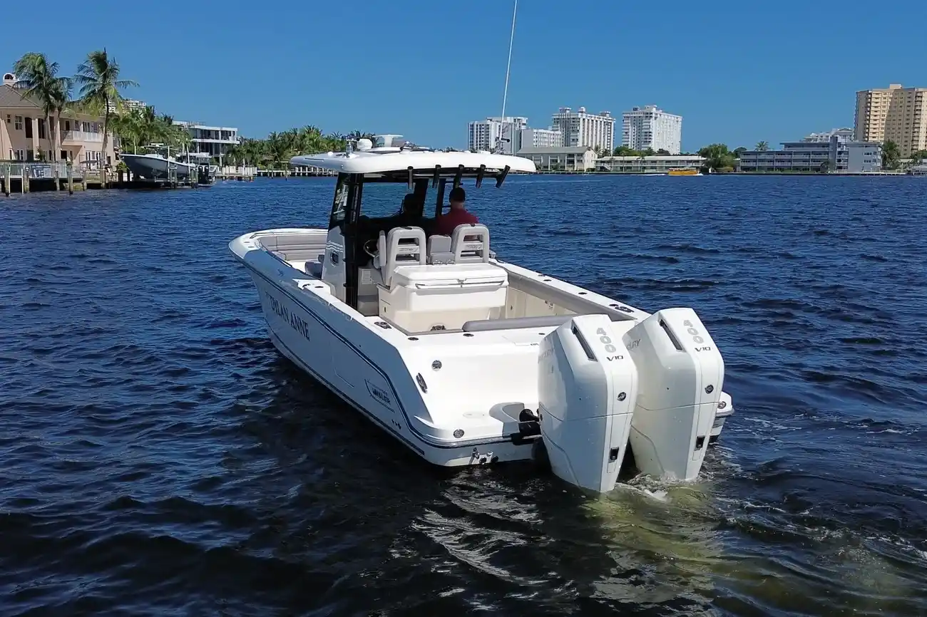 Thumbnail von Boston Whaler 330 Outrage