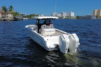 Thumbnail von Boston Whaler 330 Outrage