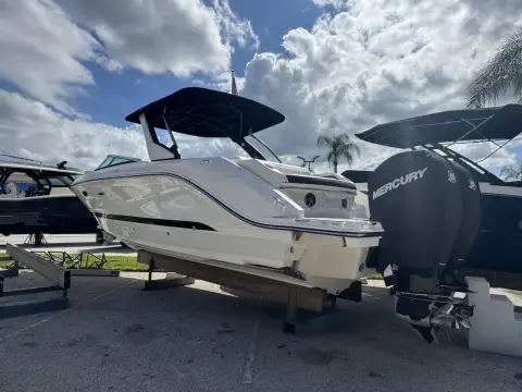 Sea Ray SLX 310 Outboard