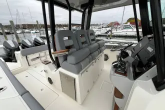 Thumbnail von Boston Whaler 360 Outrage