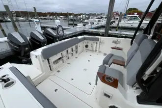 Thumbnail von Boston Whaler 360 Outrage