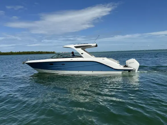 Sea Ray SLX 310 Fuoribordo