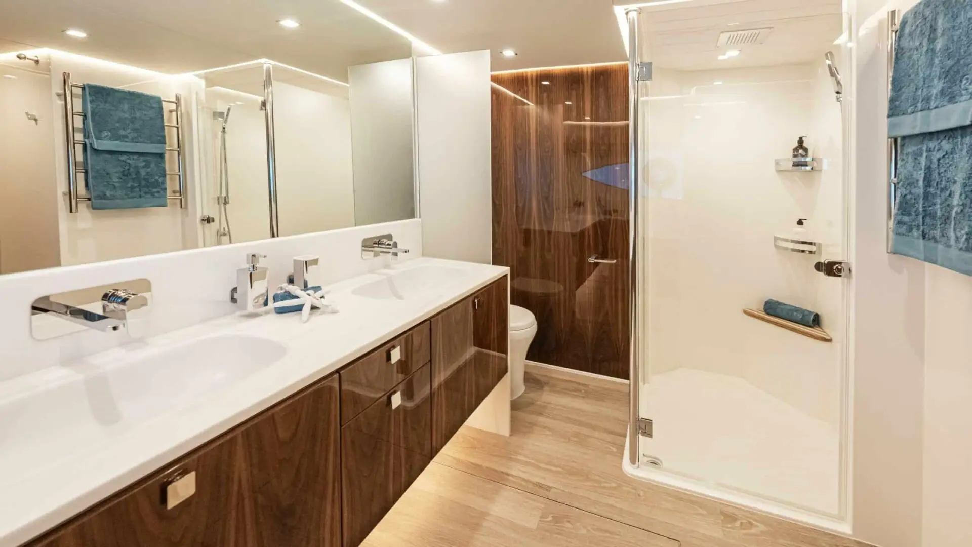 Thumbnail von リビエラ 6800 スポーツヨット