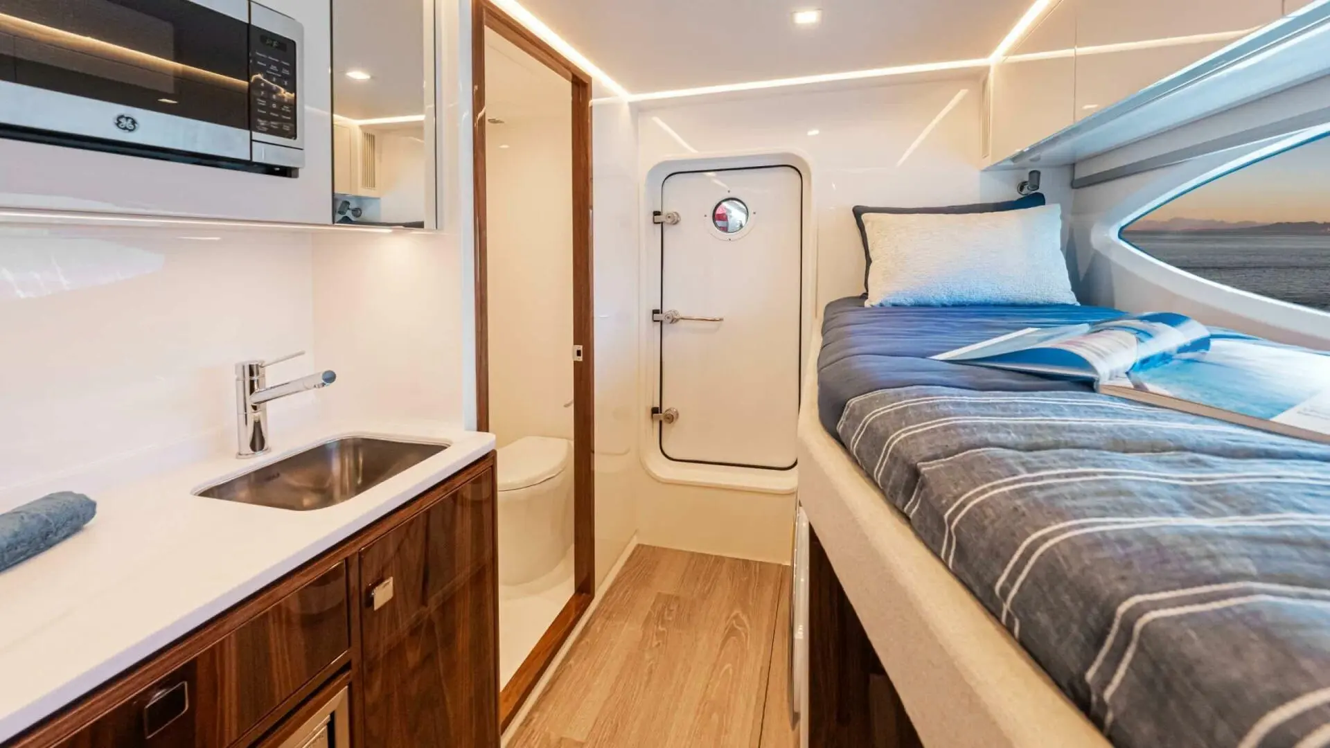 Thumbnail von リビエラ 6800 スポーツヨット