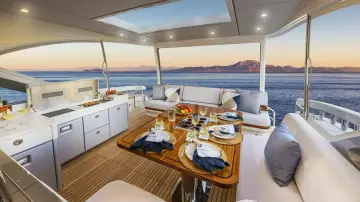 Thumbnail von Riviera 6800 Sport Yacht