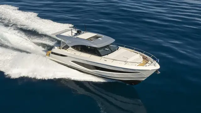 リビエラ 4300 スポーツエクスプレス