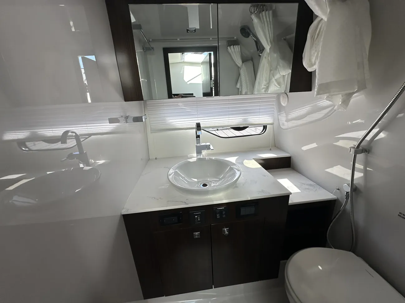 Thumbnail von Cruisers Yachts 38 GLS OB