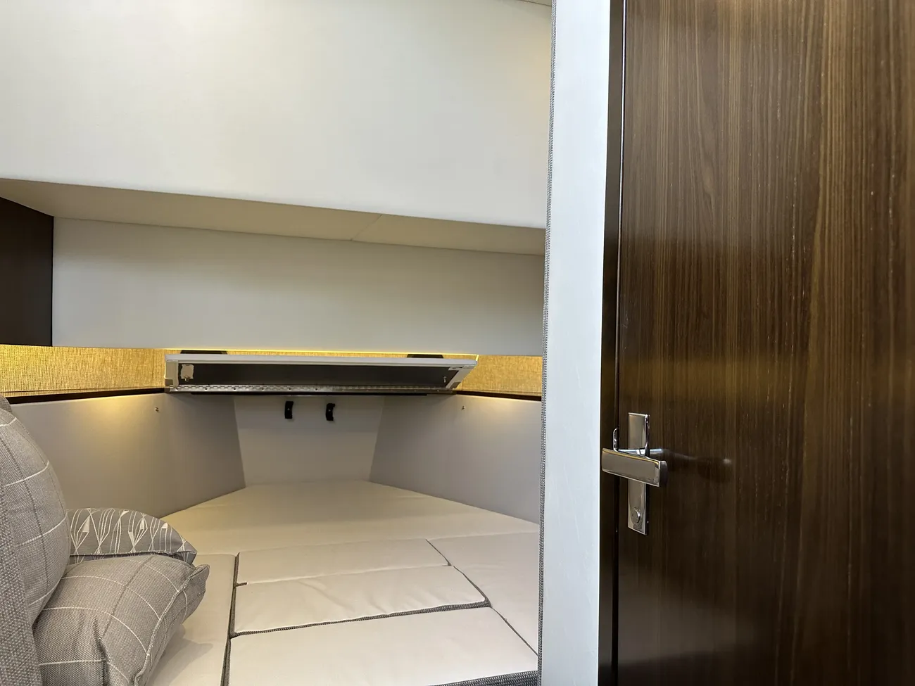 Thumbnail von Cruisers Yachts 38 GLS OB