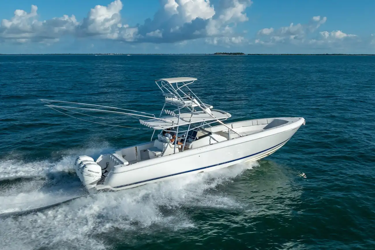 Thumbnail von Intrepid 400 Cuddy