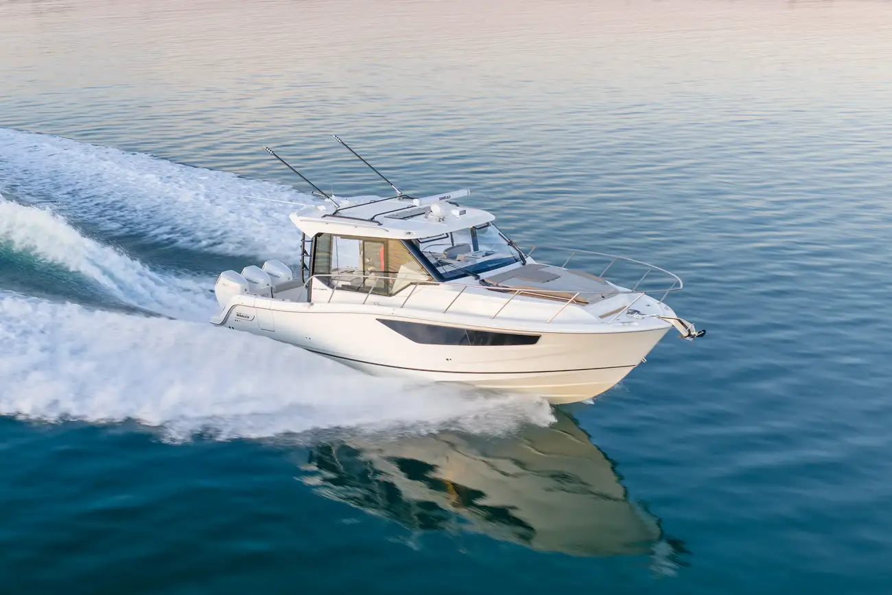 Boston Whaler 365 Conquest